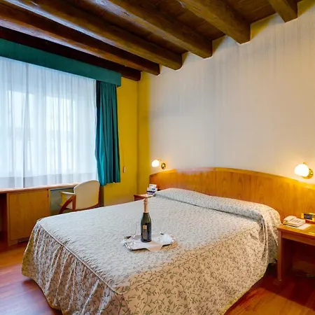 Corot Hotel 3*