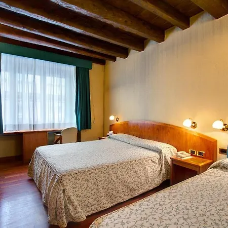 Corot Hotel 3*